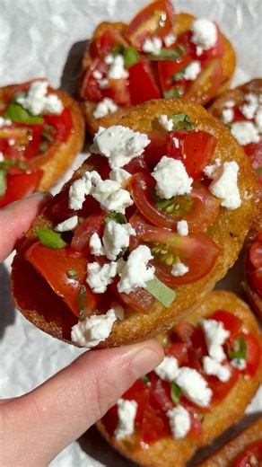 How To Make Delicious Garlic Confit Bruschetta At Home