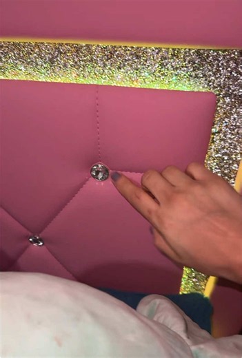 Respuesta a @Thiacin Navarro es un sueño esta cama🥰 #room #bed #ligth @TryLazy Design