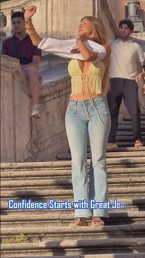 Light blue flared jeans fitted crop top | Casual Jeans Lookbook