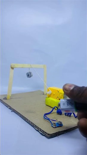 Small DC Moter Lifting Weight Experiment 😲2. Simple Motor Lift Machine Using Battery ⚡