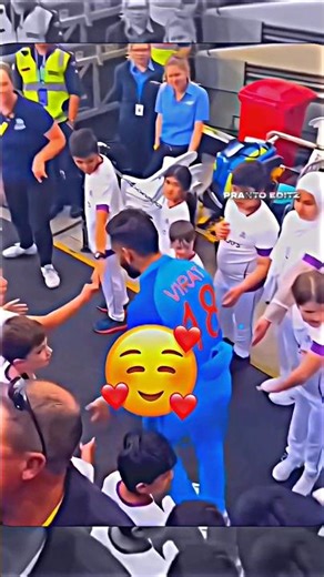 Virat Kohli’s heart-touching moment with young fans! ❤️ #ViratKohli #CricketLovers #Shorts
