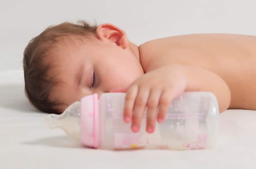 How to Stop Bottle Feeding: The When, Why, and How