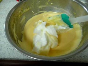ケーキ（ロールケーキ）生地の卵黄と卵白の混ぜ方。【ちょりまめ日和】
