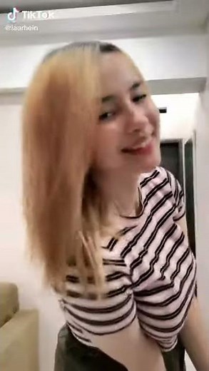 Memek tembem bergaris