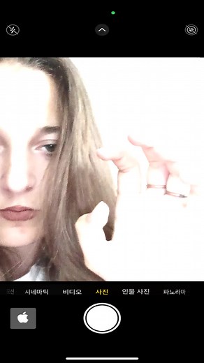 Expressive Hand Gestures in Close-Up Video