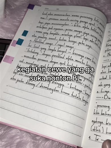 Kegiatan Cewe yang Ga Suka Nonton BL dan KPOP