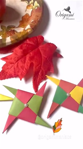 20 reactions | Beautiful and easy origami Knot in autumn colours. A very easy origami and paper craft to have fun folding. #origamimaniacs #origami #origamiart #paperfolding #papercrafts #origamitutorial #papercraft | Origami Maniacs | Facebook