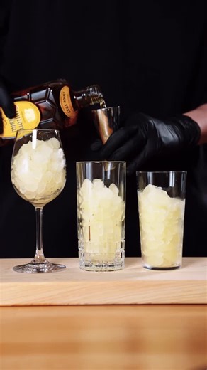 氷と酒と｜Ice&Liquor on Instagram: "【ASMR】これが正解、アイスボックスの使い方｜Icebox Hack #asmr #カクテル #アイスボックス"