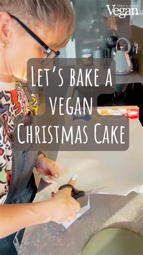 Don't settle for store-bought 🧑‍🍳 Make your own Christmas cake with this classic vegan fruit cake recipe. Keep it plain or smother it in marzipan, icing, and all your favourite Christmas cake decorations. How would you have yours? Get the recipe here: https://www.veganfoodandliving.com/vegan-recipes/festive-vegan-christmas-fruit-cake | Vegan Food and Living