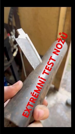 Test nožů: damašková ocel vs. trubka, M390 zavírák vs. hřebíky