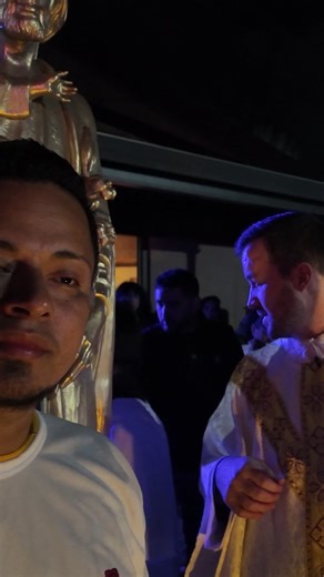 En Newton, la antorcha guadalupana fue recibida por un grupo de danzantes que realizaron lo que se conoce como la “Danza de los Concheros”, una importante danza y ceremonia tradicional que se ha practicado en México desde el período colonial temprano. Tiene un significado tanto prehispánico como católico. El nombre “Concheros” proviene de un tipo de laúd hecho con el caparazón de un armadillo. La danza, en su forma actual, es una adaptación de la antigua danza del “mitote” al catolicismo. | Cath