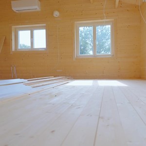 Vous recherchez une maison en bois exceptionnelle ? Nos grandes maisons sont conçues pour offrir confort et durabilité. Spacieuses, élégantes et entièrement adaptées à votre mode de vie, ces maisons deviendront un véritable centre familial. 🏠 Avec des éléments en bois naturel – chaudes et confortables pour toutes les saisons. Pourquoi nous choisir ? ✔️ 16 ans d'expérience ✔️ Bois d'épicéa de Scandinave de qualité supérieure ✔️ Respectueux de l'environnement ✔️ Adapté à toutes les saisons ✔️ Pro