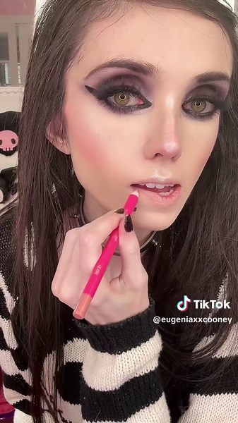 I love doing dark smokey makeup 🖤🦇#makeup #makeuptutorial #beauty #beautytok