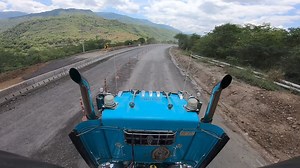 75K views · 2.2K reactions | Que tal el sonido de este Cummins ISX 475? Su respectivo cornetazo en el túnel #LaTexana | Humor camionero | Facebook