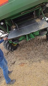My John Deere S790 had a hydrolic leak we couldn't find. Finally found it was a wore house in the spreader. #farm #fyp #johndeere | 1HandnFarming