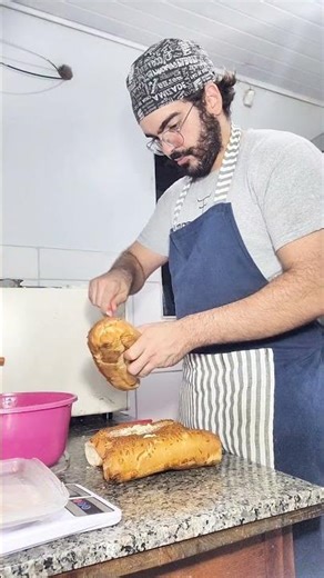 Every day I'll show you how we make our garlic bread stuffed with barbecue.