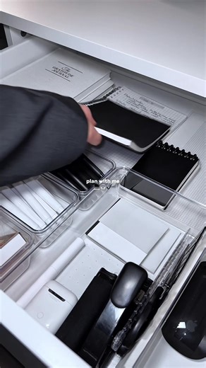 Plan with me 🩶 Planning my day is a non-negotiable in my morning routine. I write out my main tasks and break them down into smaller chunks so I can get through them ✔️ #planwithme #planner #planneraddict #productivity #fyp