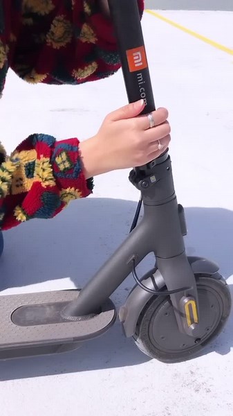 Test riding the Xiaomi Mi M365 Essential Electric Scooter 🛴⚡️ #electricscooter #independentbusiness