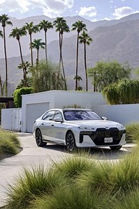 2023 BMW 760i xDrive Lookin' Good in Mineral White