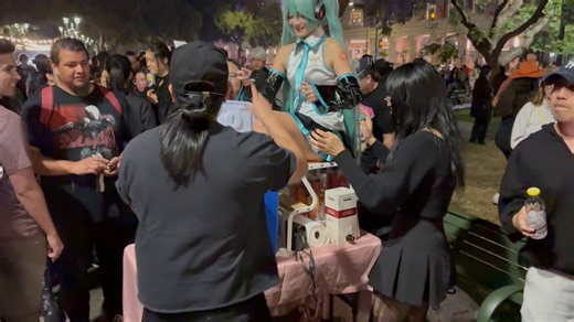 being jumpscared by seeing ur friends selling feet juice KDJSKSKDJDJDJJD
