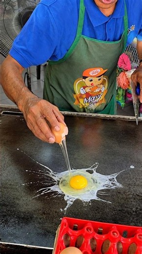 PENANG’S FAMOUS SPECIAL EGG BURGER! 🍳🍔🔥 MALAYSIA STREET FOOD YOU MUST TRY!