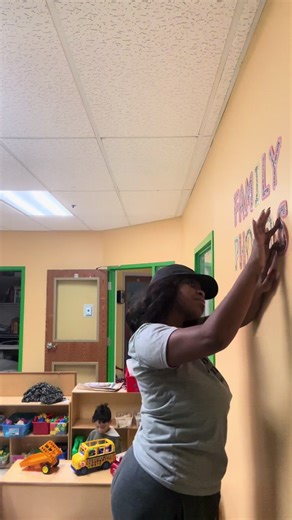 Set up my Pre-K class with me 🥰🍎 | setting up my classroom