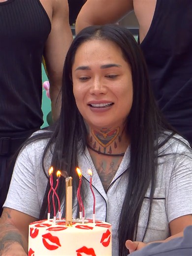 Pastel de cumpleaños de Karina Torres en La Casa de los Famosos MX