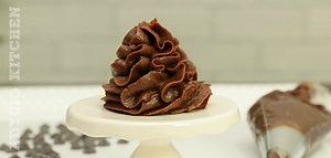 Crema de ciocolata si lapte condensat pentru torturi - Adygio Kitchen