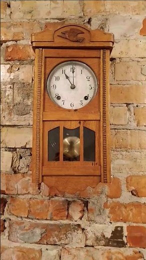 Antique Pendulum Clock Chimes!