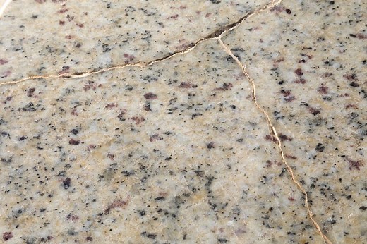 Comment réparer du marbre cassé ?