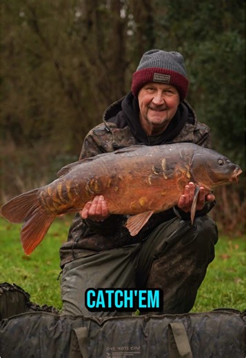 “Don’t feed them, catch them!” 🎣 Old but gold 💛 winter carp fishing ❄️ advice from our man @ianrussell46 from this time last year. 👍 With feeding windows far shorter in the cold 🥶, Ian likes to fish smaller piles of bait — and nothing presents that better than a Solid PVA Bag. 👌 Here’s what Ian now uses for his: ✅ OMC Fade Solid Bags ✅ META Solid Bag Stems ✅ Lock Hook German Rig (wafter hookbait ⚖️) ✅ Colne-V Ronnie Rig (pop-up hookbait 🎈) #carprigs #carpfishinguk #fishing #omctackle #onem