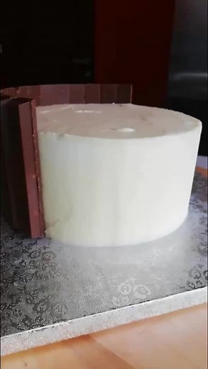 Creative Candy-Filled Cake Decoration Ideas