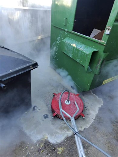 Midday clean at Pinkerton’s BBQ 🔥 Keeping one of Houston’s busiest restaurants looking fresh, safe, and grease-free. This is what professional commercial pressure washing looks like 💪🧼 #PinkertonsBBQ #HoustonTX #PressureWashing #RestaurantCleaning #BeforeAndAfter