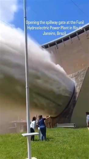 Engineering | Science | Technology on Instagram: "Opening the spillway gate at the Funil Hydroelectric Power Plant in Rio de Janeiro, Brazil. A spillway gate allows dams to safely release excess water from the reservoir, preventing overtopping and reducing the risk of dam failure during periods of high flow."