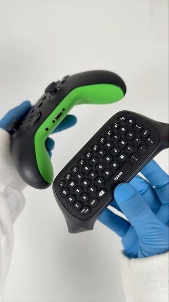 Unboxing the Xbox Chat Pad — a piece Microsoft removed from newer controllers?#shorts #microsoft