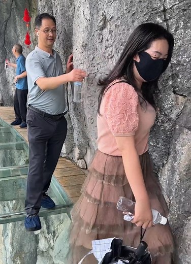 Exploring the Thrills of the Glass Bridge Experience