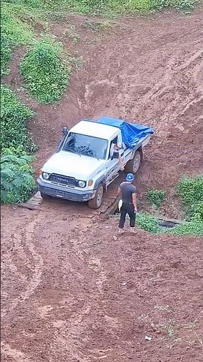 Toyota Tundra Conquers the Slippery Mud