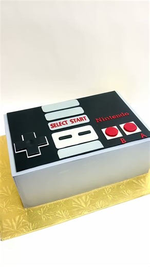 This amazing dad came to us for the first time and wanting to do something extra special for his two kiddos — one celebrated a birthday yesterday, and the other woke up to her big day today. He planned the sweetest surprise: a slice of cake for her birthday breakfast. What an awesome dad! With the 80s making a comeback and retro vibes stronger than ever, he chose a classic Nintendo Entertainment System theme and we brought it to life with a fully edible, handmade 3D controller cake. Every detail