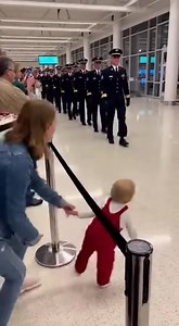 Soldier's Emotional Reunion With Baby After Deployment