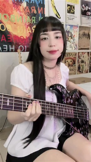 Letícia on Instagram: "Sade - Smooth Operator • • • #bass #sade #guitar"