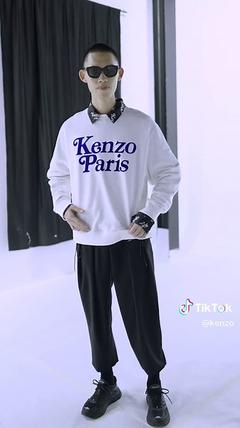 The #KENZOxVERDY collection stands as a statement : distinctive pieces with bold patterns.