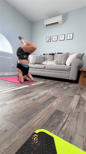 Straddle Pressing 💪 #straddlepress #headstand #strength #balancing #calisthenics