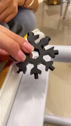 Durable & Portable 18-in-1 Snowflake Multi-Tool SKU: 15002_18in1_snowflake_tool_black#grabnix