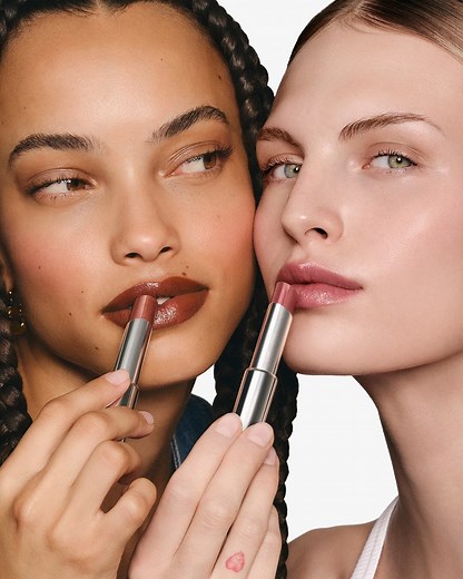 Ultra-juicy colours. Rose Perfecto Shine Serum Lipstick is available in 12 vibrant shades, each one ensuring an 8-hour* lip colour intensity. @karoodoo wears shade 118 @aliana.king wears shade 117 *Clinical test on 30 volunteers Available online and in-store at Edgars Beauty. https://www.edgars.co.za/products/givenchy-rose-perfecto-shine-3-2g-40667101-opt1?_pos=1&_psq=givenchy rose perfecto d&_ss=e&_v=1.0 #Edgars #EdgarsBeauty #GivenchyMakeup #GivenchyBeauty #RosePerfecto #PerfectObsession | Edg