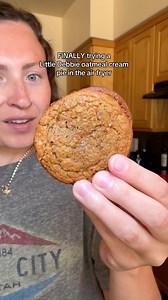 AIR FRYING A LITTLE DEBBIE OATMEAL CREME PIE?! would you try this? @thereallittledebbie 👀 #littledebbie #oatmealcremepie #snacks #snackcake #cookies #oatmealcookies #airfryer #airfried #foodhacks #airfryerhacks #kidfriendly #tastetest #foodreview | Morgan Chomps