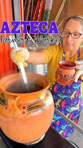 🇲🇽 @aztecafarmersmarkethtx is an experience that every Houstonian should have! 🙌 This is an outdoor covered farmer’s market in east Houston with vendors selling Mexican street food, produce that you won’t see at typical grocery stores, and lots of unique gifts & decor. We loved all the food we tried, like the enchiladas, Birria tacos, elote, coffee, and so much more. 🐴 Kids will love this market too, there are pony rides, and face painting! 🎨 Definitely check it out! 📌 7710 Lyons Ave, Hous
