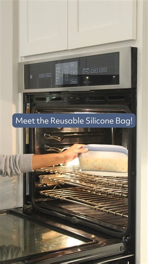 Say hello to your new kitchen and household essential: Norwex Silicone Storage Bags! 💚 From the fridge to the oven, freezer, and microwave, these durable, reusable bags can handle it all. 🥗🍲 Store leftovers, heat soups, freeze meal preps, or even organize household items—the possibilities are endless! Available in two sizes to fit everything from snacks to toiletries sustainability!🌟 What’s the first thing you’d use these for? Drop your ideas below! ⬇️ | Norwex