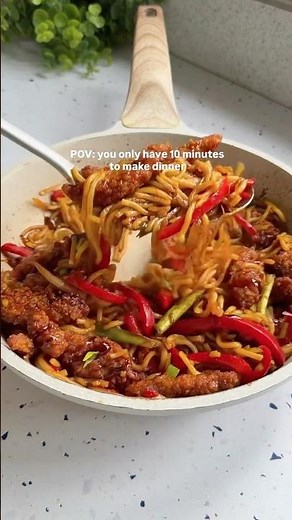 High Protein Honey Garlic Chicken Noodles! Only 507 Calories!🍯🧄🍗🍜#food #shorts #highproteinrecipes