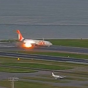 53K views · 390 reactions | GOL Boeing 737-800 experiences engine surges as it prepares to take from Rio's Santos Dumont Airport in Brazil. #gol #aviationdaily #pilotlife #pilotslife #aviation #pilotsofinstagram #pilot | A Fly Guy's Cabin Crew Lounge | Facebook