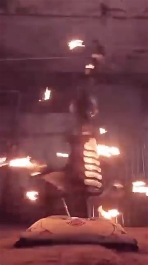 Insane fire breathing with headspin stunt I’ve ever seen😱🔥 ➖➖➖➖➖➖➖➖➖➖➖➖➖➖➖➖➖ Follow👉🏼 @headspinworld 👈🏼if you love Headspins & Support . Credit: @alexandr_zagidullin . #firebreathing #headspin #stunt #powermoves #spinning